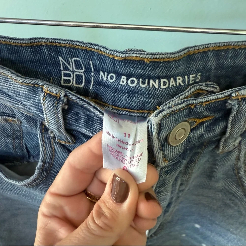 No Boundaries Light Blue Denim Straight Distressed Jeans Size 11 - Picture 5 of 8